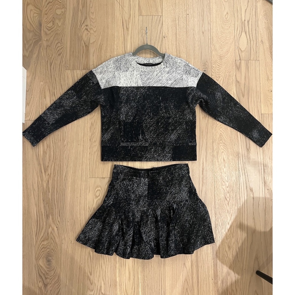 BANANA REPUBLIC CREWNECK AND DROP-WAIST SKIRT SET, Sizes M (top) & 6 (bottom)